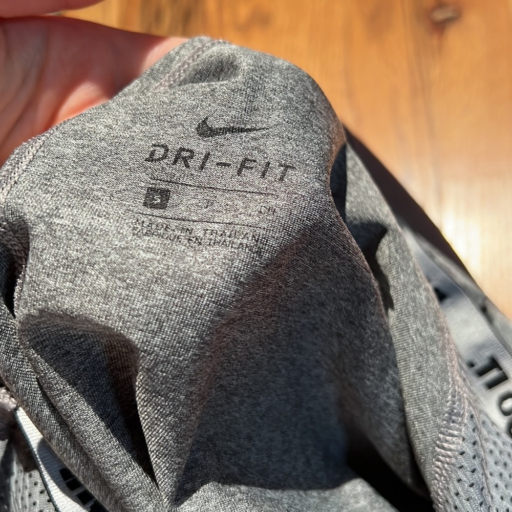 Gray Nike tank top. Dri fit. Size small perfect - Picture 4 of 4